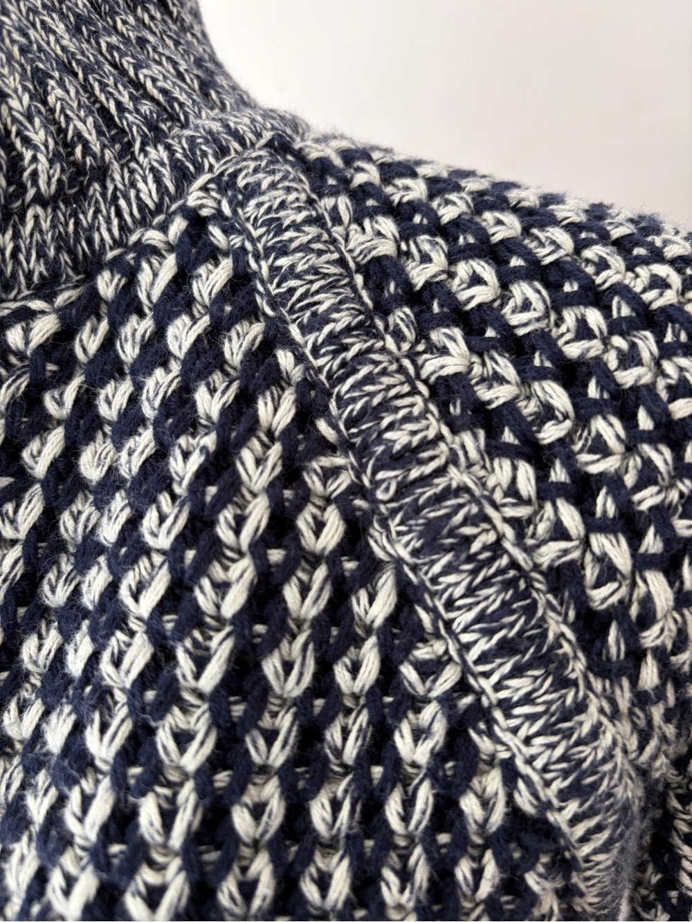 Y2K GAP Navy and White Textured Toggle Duffle Cardigan Size S - Picture 6 of 8